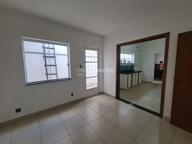 Casa com 270m² 3 quartos e 2 banheiros, para alugar, no bairro Vila Independência em Sorocaba