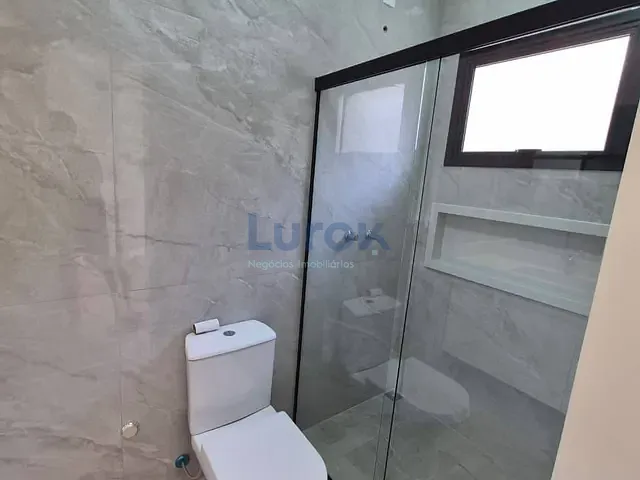 Casa com 300m² 2 quartos e 4 banheiros, à venda, no bairro Roncáglia em Valinhos