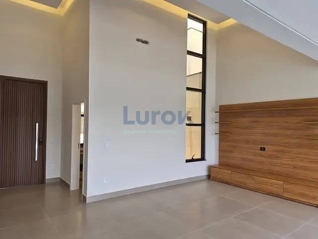 Casa com 300m² 2 quartos e 4 banheiros, à venda, no bairro Roncáglia em Valinhos