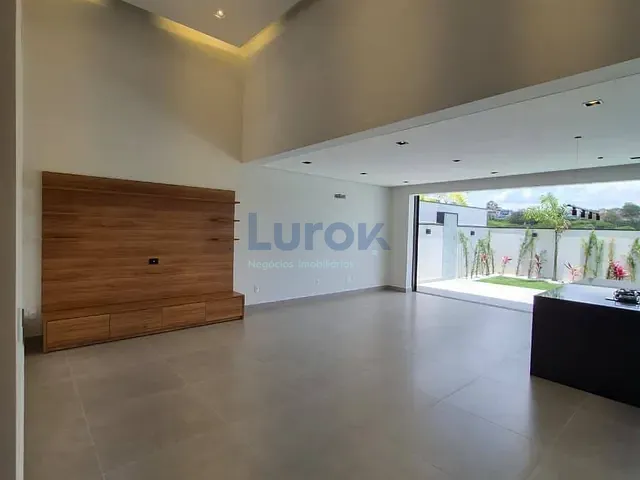 Casa com 300m² 2 quartos e 4 banheiros, à venda, no bairro Roncáglia em Valinhos