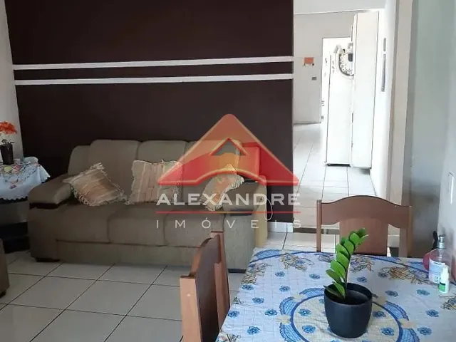 Casa com 140m² 8 quartos e 2 banheiros, à venda, no bairro Conjunto Residencial Dom Pedro I em São José Dos Campos