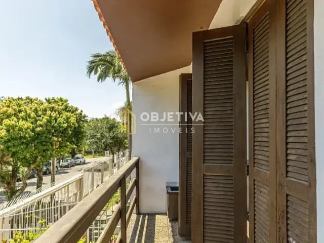 Casa 4 quartos e 3 banheiros, para alugar, no bairro Jardim Itu em Porto Alegre
