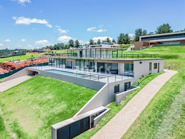Casa com 3341m² 6 quartos e 7 banheiros, à venda ou para alugar, no bairro Condomínio Quinta da Baroneza II em Bragança Paulista
