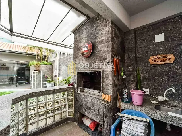 Casa 4 quartos e 5 banheiros, à venda ou para alugar, no bairro Jardim Itu em Porto Alegre
