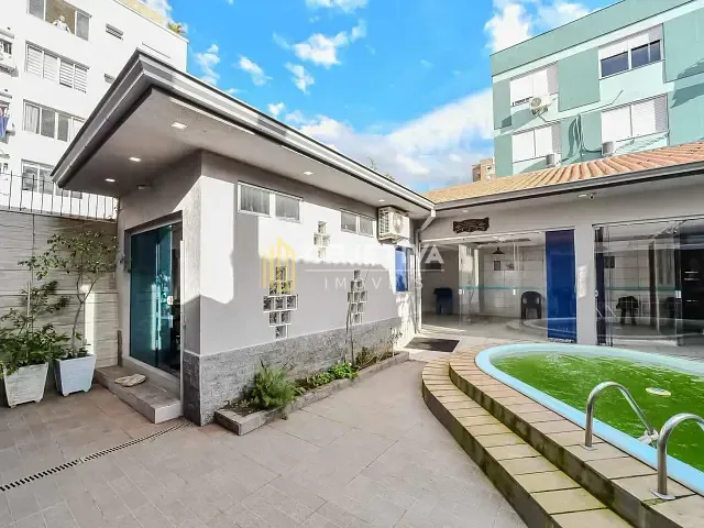 Casa 4 quartos e 5 banheiros, à venda ou para alugar, no bairro Jardim Itu em Porto Alegre