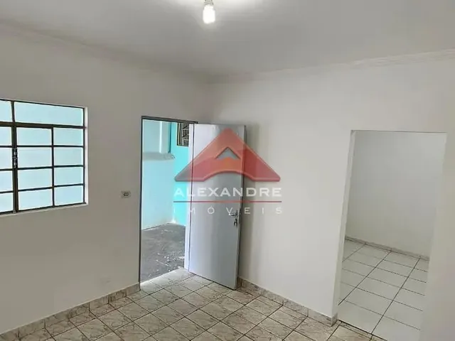 Casa com 48m² 1 quarto e 1 banheiro, para alugar, no bairro Vila Tatetuba em São José Dos Campos
