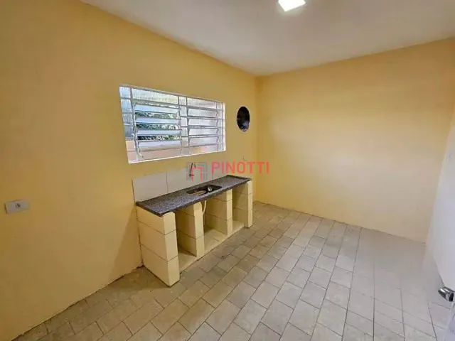 Casa 2 quartos e 1 banheiro, à venda ou para alugar, no bairro Centro em São Bernardo do Campo