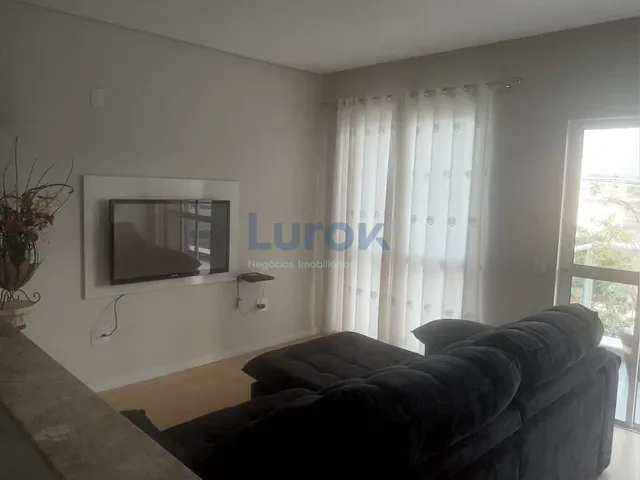 Casa com 300m² 3 quartos e 5 banheiros, para alugar, no bairro Roncáglia em Valinhos