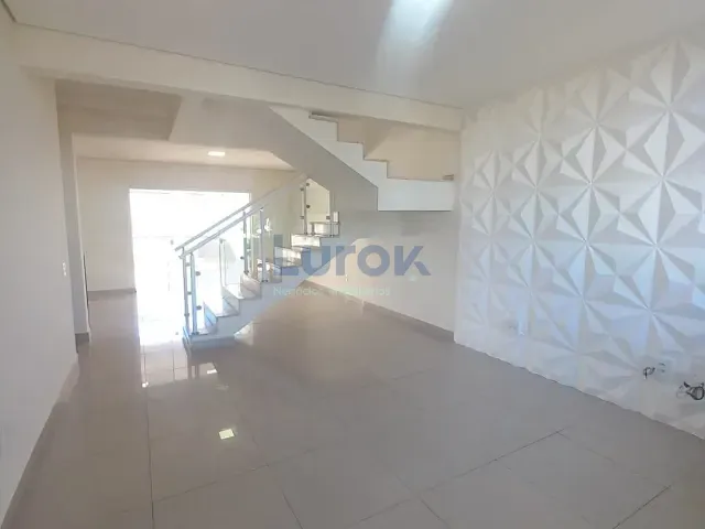 Casa com 300m² 3 quartos e 5 banheiros, para alugar, no bairro Roncáglia em Valinhos