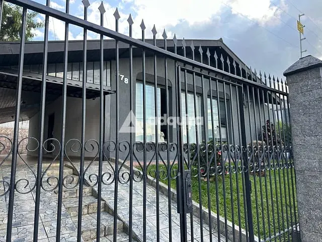 Casa com 490m² 3 quartos e 3 banheiros, à venda, no bairro Oficinas em Ponta Grossa