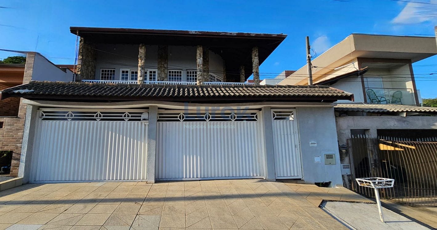 Casa, 3 quartos, 230 m² - Foto 1