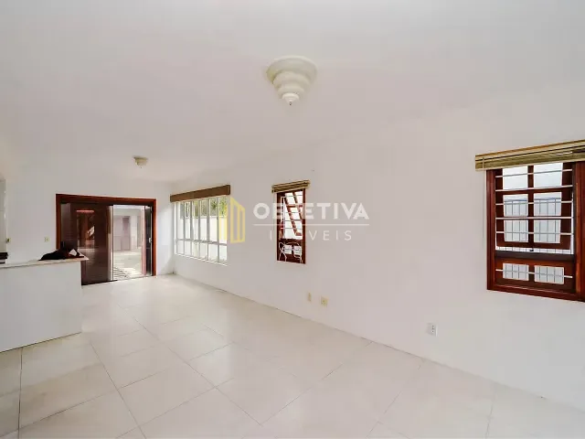 Casa 3 quartos e 4 banheiros, para alugar, no bairro Jardim Itu em Porto Alegre