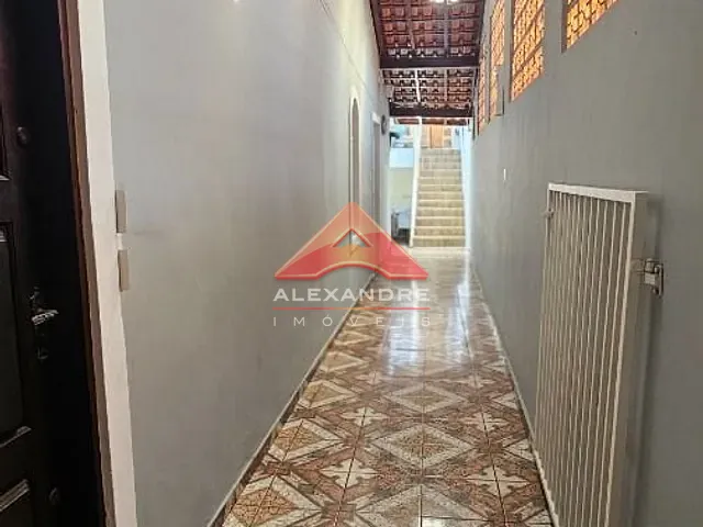 Casa com 250m² 3 quartos e 2 banheiros, à venda, no bairro Jardim Olímpia em São José dos Campos