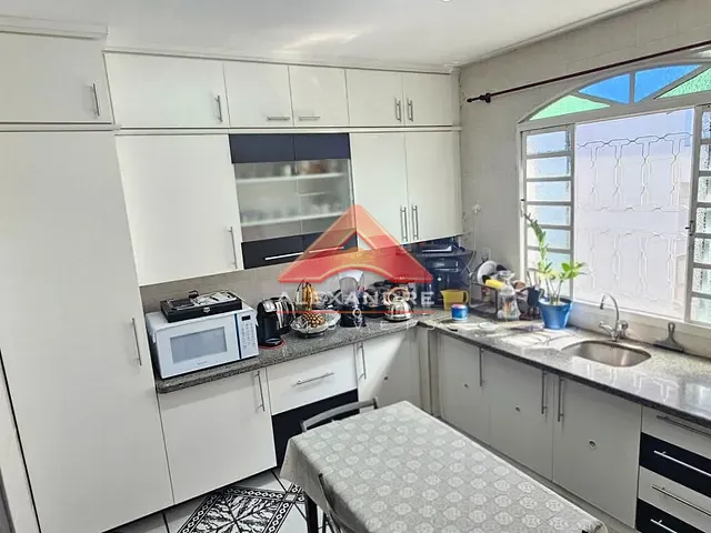Casa com 250m² 3 quartos e 2 banheiros, à venda, no bairro Jardim Olímpia em São José dos Campos