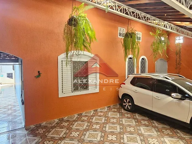 Casa com 250m² 3 quartos e 2 banheiros, à venda, no bairro Jardim Olímpia em São José dos Campos