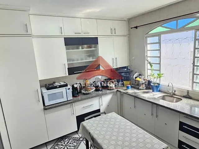 Casa com 250m² 3 quartos e 2 banheiros, à venda, no bairro Jardim Olímpia em São José dos Campos
