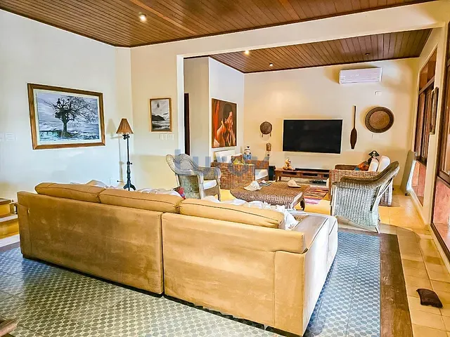 Casa com 913m² 6 quartos e 8 banheiros, à venda, no bairro Praia Taguaiba em Guarujá