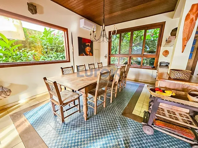 Casa com 913m² 6 quartos e 8 banheiros, à venda, no bairro Praia Taguaiba em Guarujá