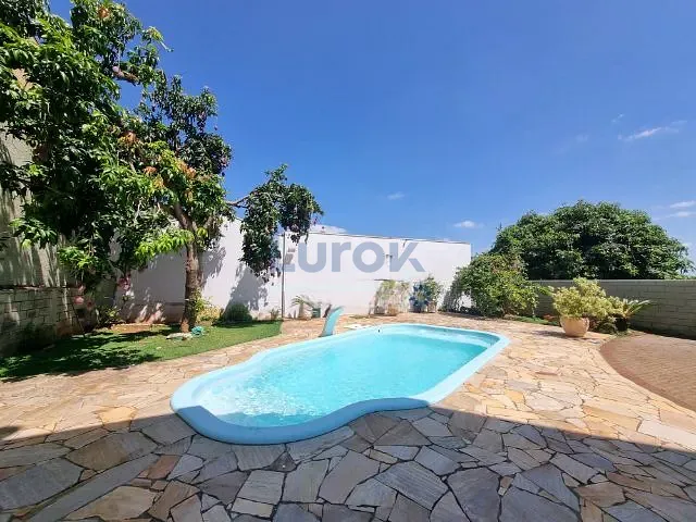 Casa com 690m² 3 quartos e 5 banheiros, à venda, no bairro Colinas dos Álamos em Valinhos