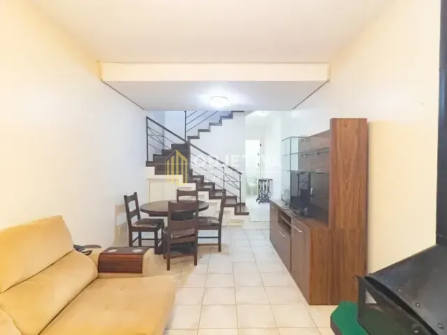Casa 3 quartos e 2 banheiros, para alugar, no bairro Teresópolis em Porto Alegre