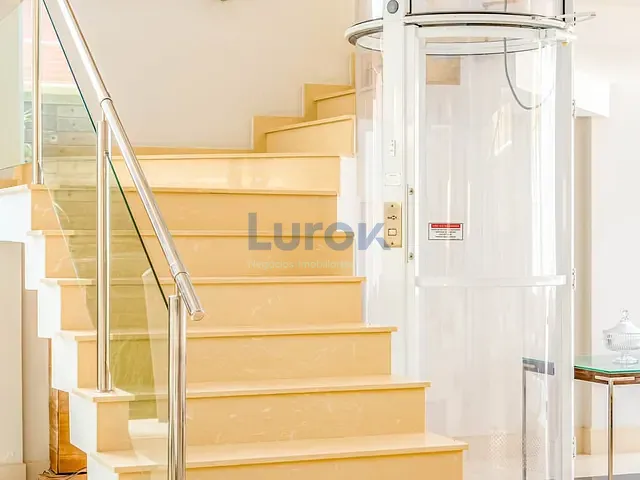 Casa com 585m² 5 quartos e 6 banheiros, à venda, no bairro Enseada em Guarujá