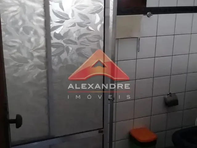 Casa com 300m² 3 quartos e 1 banheiro, à venda, no bairro Vila Industrial em São José Dos Campos