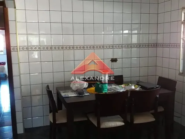 Casa com 300m² 3 quartos e 1 banheiro, à venda, no bairro Vila Industrial em São José Dos Campos