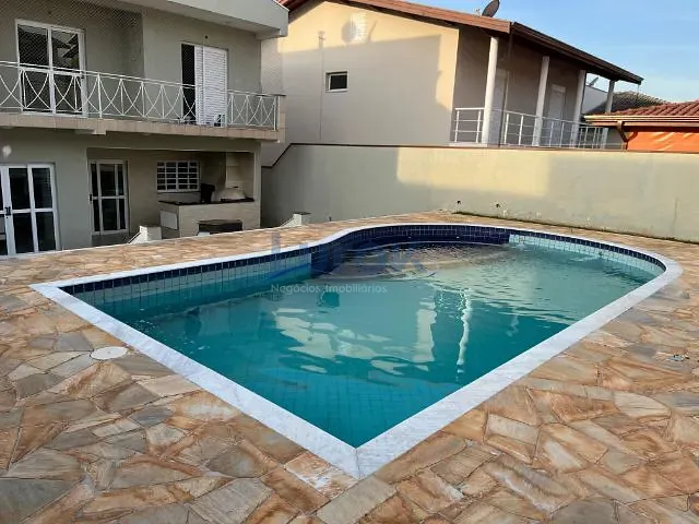 Casa com 611m² 3 quartos e 4 banheiros, à venda, no bairro Jardim São Pedro em Valinhos