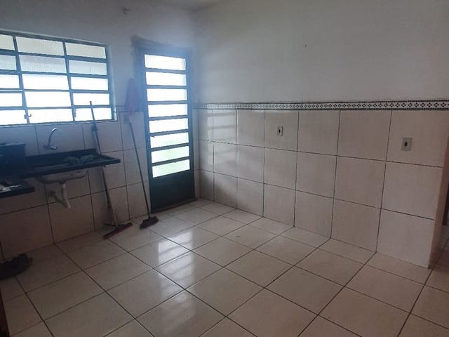 Casa 2 quartos e 1 banheiro, à venda, no bairro Conjunto Residencial Araretama em Pindamonhangaba