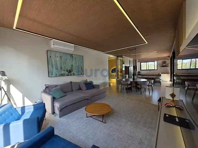 Casa com 702m² 4 quartos e 5 banheiros, à venda, no bairro Dois Córregos em Valinhos