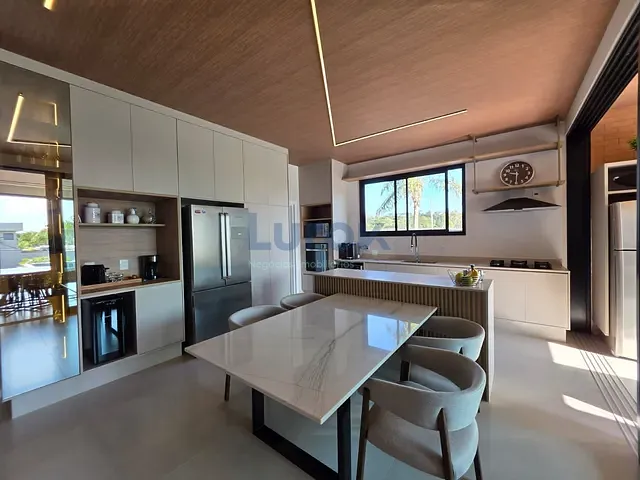 Casa com 702m² 4 quartos e 5 banheiros, à venda, no bairro Dois Córregos em Valinhos