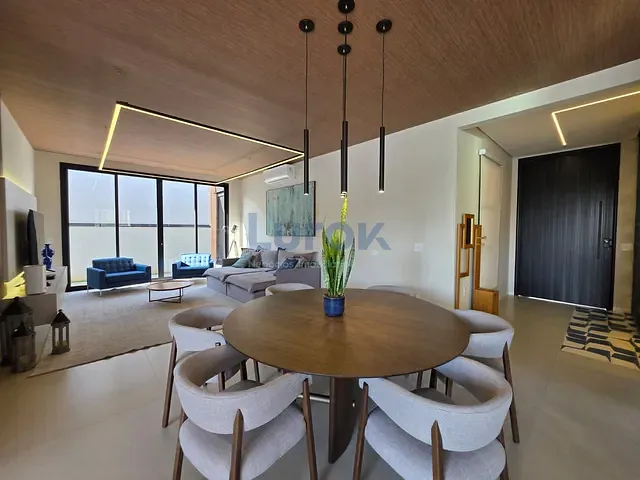 Casa com 702m² 4 quartos e 5 banheiros, à venda, no bairro Dois Córregos em Valinhos