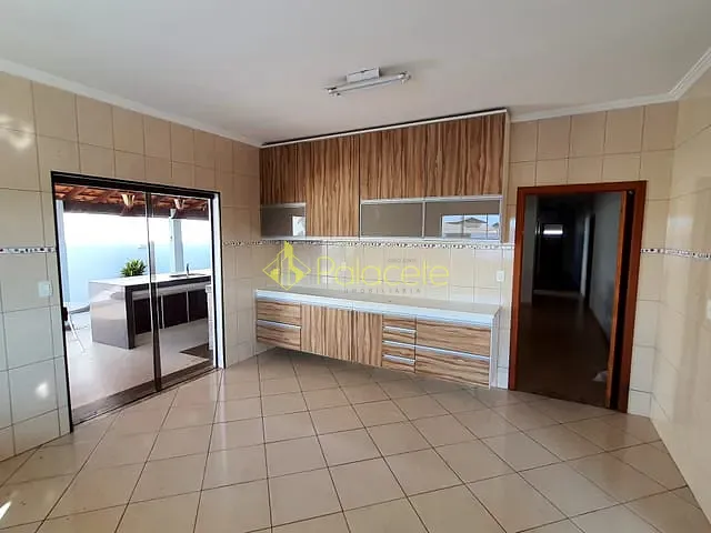 Casa com 721m² 3 quartos e 7 banheiros, à venda, no bairro Nossa Senhora do Perpétuo Socorro em Pindamonhangaba