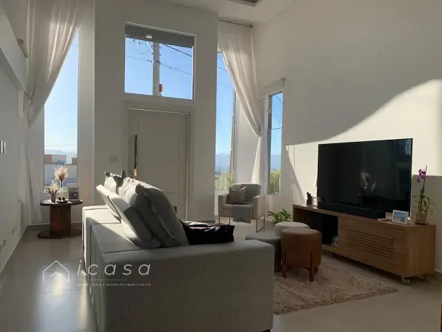 Casa com 250m² 3 quartos e 5 banheiros, à venda, no bairro Reserva do Vale em Caçapava