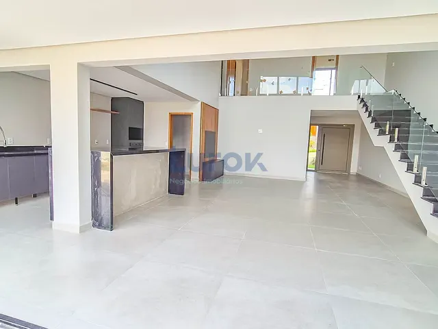 Casa com 300m² 3 quartos e 5 banheiros, à venda, no bairro Loteamento Residencial Santa Gertrudes em Valinhos