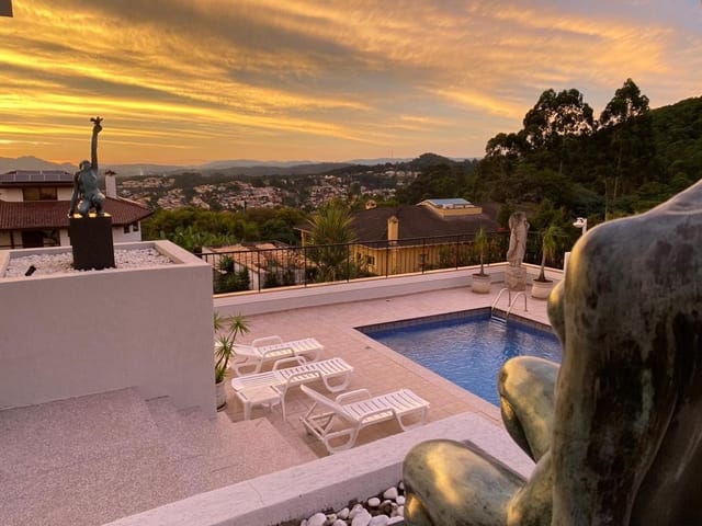 Casa com 890m² 6 quartos e 8 banheiros, à venda ou para alugar, no bairro Colinas da Anhanguera em Santana de Parnaíba