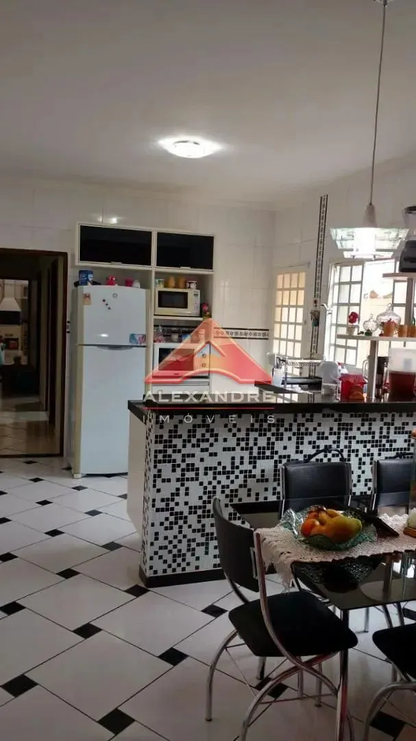 Casa, 4 quartos, 156 m² - Foto 1