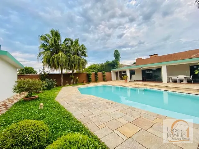 Casa com 1000m² 3 quartos e 5 banheiros, para alugar, no bairro Vila Santista em Atibaia