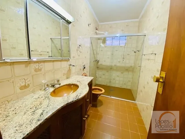 Casa com 1000m² 3 quartos e 5 banheiros, para alugar, no bairro Vila Santista em Atibaia