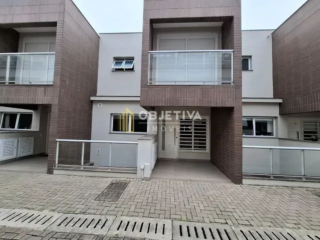Casa com 370m² 3 quartos e 5 banheiros, à venda, no bairro Santa Tereza em Porto Alegre