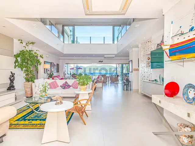 Casa com 800m² 8 quartos e 10 banheiros, à venda, no bairro Tabatinga em Caraguatatuba