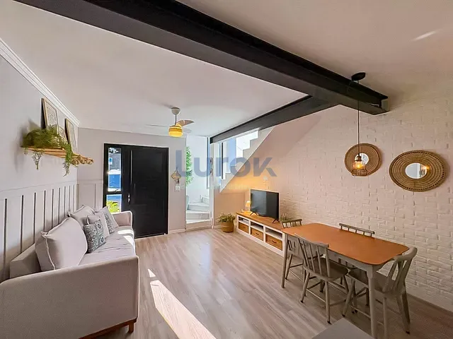 Casa 2 quartos e 3 banheiros, à venda, no bairro Jardim Santa Helena em Valinhos