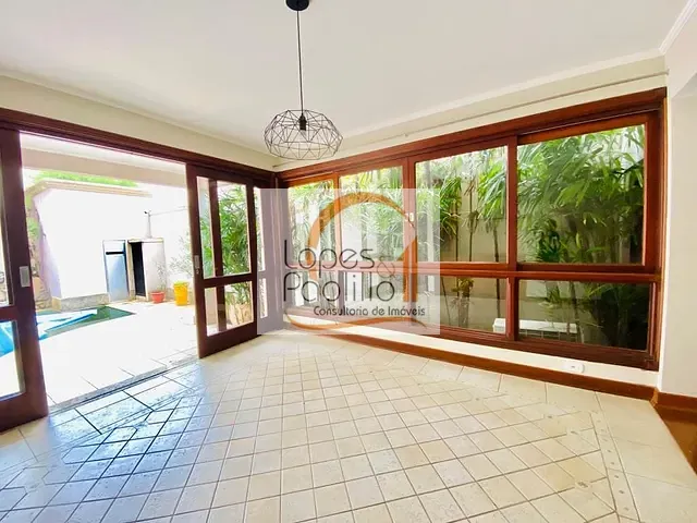 Casa com 300m² 5 quartos e 5 banheiros, à venda, no bairro Jardim Floresta em Atibaia
