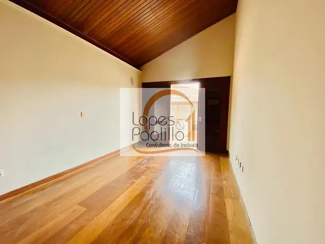 Casa com 300m² 5 quartos e 5 banheiros, à venda, no bairro Jardim Floresta em Atibaia