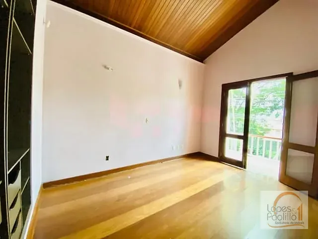 Casa com 300m² 5 quartos e 5 banheiros, à venda, no bairro Jardim Floresta em Atibaia
