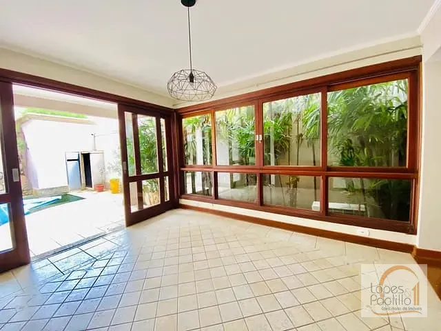 Casa com 300m² 5 quartos e 5 banheiros, à venda, no bairro Jardim Floresta em Atibaia