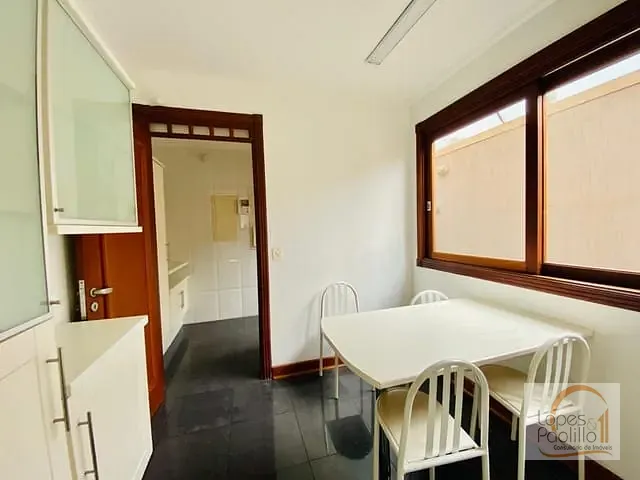 Casa com 300m² 5 quartos e 5 banheiros, à venda, no bairro Jardim Floresta em Atibaia