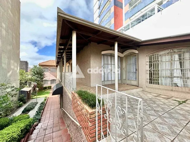 Casa com 462m², à venda, no bairro Centro em Ponta Grossa