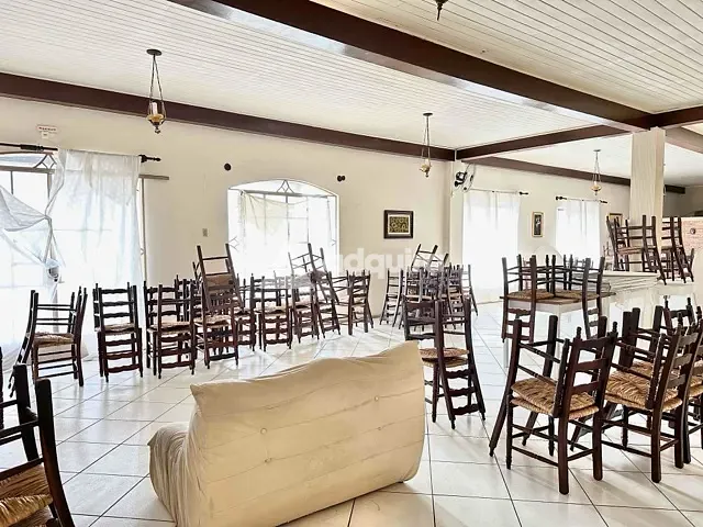 Casa com 462m², à venda, no bairro Centro em Ponta Grossa