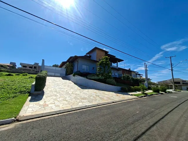 Casa com 1000m² 3 quartos e 6 banheiros, à venda, no bairro Pinheiro em Valinhos